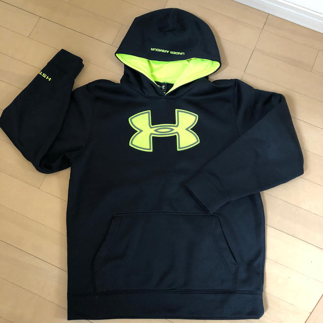 UNDER ARMOUR(アンダーアーマー)のアンダーアーマー裏起毛パーカーYXL キッズ/ベビー/マタニティのキッズ服男の子用(90cm~)(その他)の商品写真