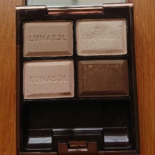 ルナソル(LUNASOL)のLUNASOL ショコラアイズ 01Chocolat Blanc(アイシャドウ)