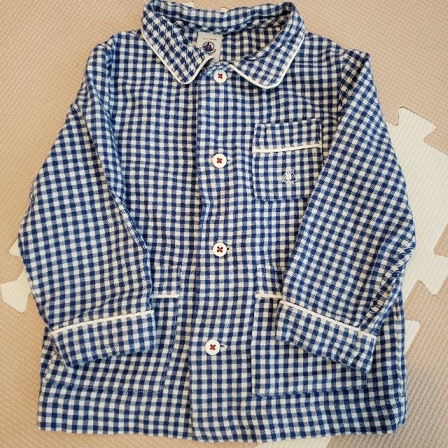 PETIT BATEAU(プチバトー)のプチバトー ギンガムチェック柄長袖パジャマ 2ans/86㎝ キッズ/ベビー/マタニティのベビー服(~85cm)(パジャマ)の商品写真