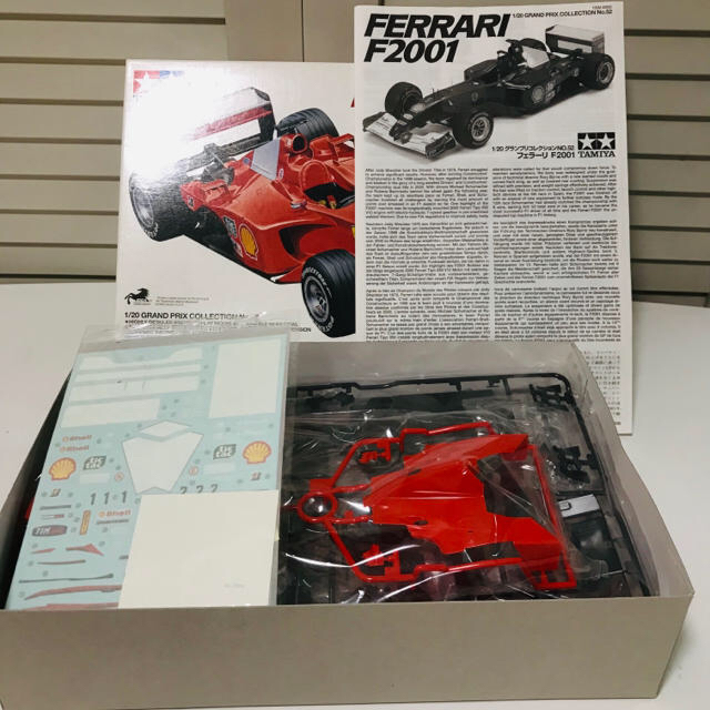 Ferrari(フェラーリ)のタミヤ模型 フェラーリF2001 1/20 ferarri プラモデル エンタメ/ホビーのおもちゃ/ぬいぐるみ(模型/プラモデル)の商品写真