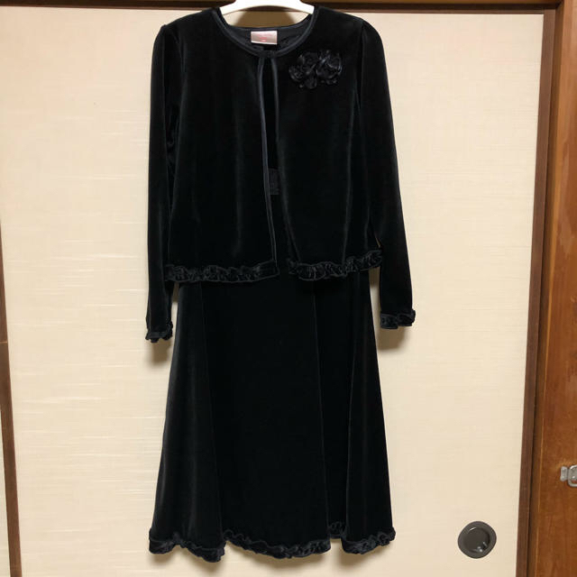 LAURA ASHLEY(ローラアシュレイ)の【美品】ローラアシュレイ ボレロ付きワンピース ベルベット 黒 134cm キッズ/ベビー/マタニティのキッズ服女の子用(90cm~)(ワンピース)の商品写真