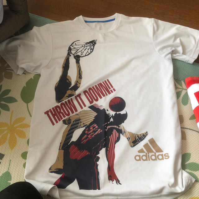 adidas(アディダス)の【最終値下げ】バスケ tシャツ mサイズ スポーツ/アウトドアのスポーツ/アウトドア その他(バスケットボール)の商品写真