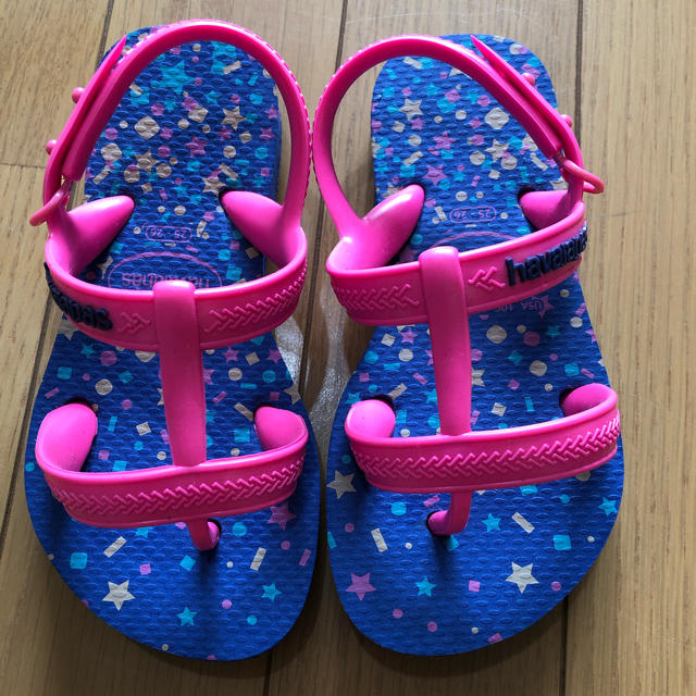 havaianas(ハワイアナス)のハワイアナス  havaianas ストラップ 付き ビーチサンダル キッズ/ベビー/マタニティのキッズ靴/シューズ(15cm~)(サンダル)の商品写真