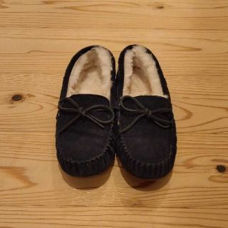 エミュ 24 EMU W7 M6 ムートン ダークネイビー モカシン 靴