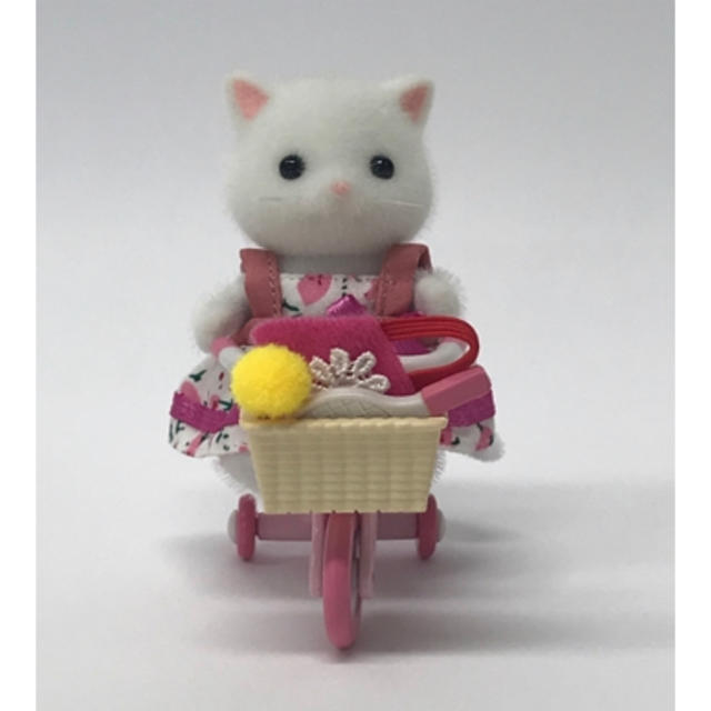 EPOCH(エポック)の新品 シルバニア 白ペルシャ猫 女の子 三輪車 エンタメ/ホビーのおもちゃ/ぬいぐるみ(ぬいぐるみ)の商品写真