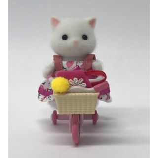 エポック(EPOCH)の新品 シルバニア 白ペルシャ猫 女の子 三輪車(ぬいぐるみ)