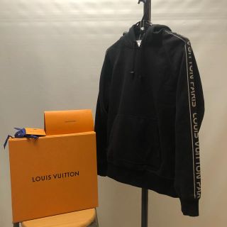 ルイヴィトン(LOUIS VUITTON)の専用      louis volition テープ ロゴパーカー リフレクター(パーカー)