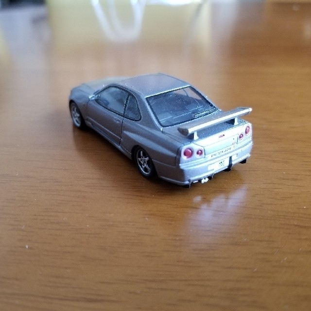 日産(ニッサン)の☆スカイラインR34 GT-R  シルバー 日産　NISSAN　ミニカー🎵 エンタメ/ホビーのおもちゃ/ぬいぐるみ(ミニカー)の商品写真