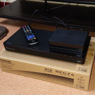 トウシバ(東芝)の東芝REGZAブルーレイレコーダーDBR-Z420。おまけ東芝外付けHDD付き(ブルーレイレコーダー)