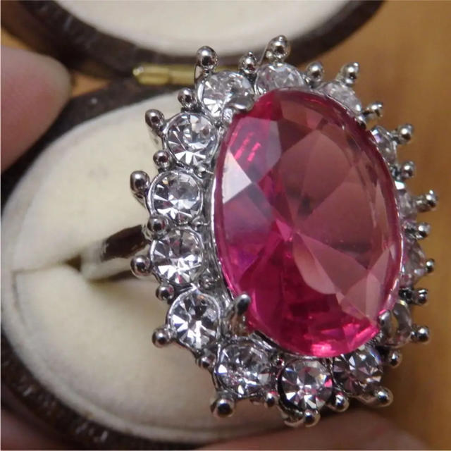 即購入OK＊ピンクストーンゴージャスリング指輪 レディースのアクセサリー(リング(指輪))の商品写真
