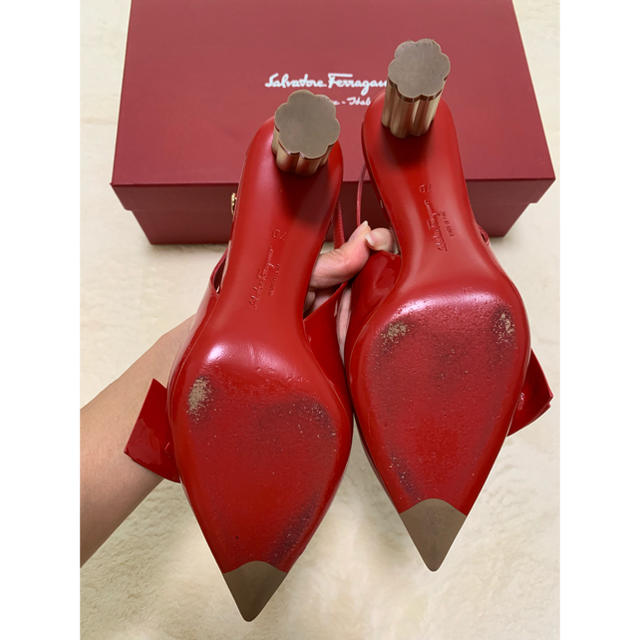 Salvatore Ferragamo(サルヴァトーレフェラガモ)のSalvatore Ferragamo パンプス RED 7D レディースの靴/シューズ(ハイヒール/パンプス)の商品写真