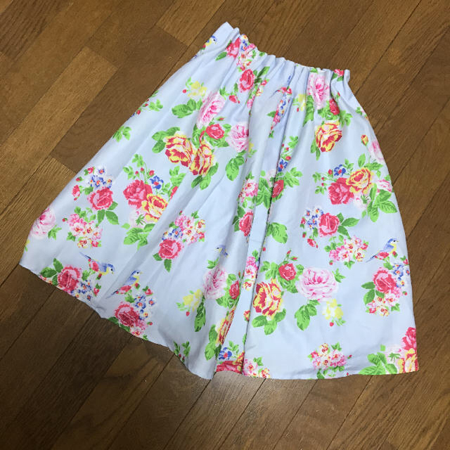 tocco(トッコ)のtocco  closet恋をかなえる小鳥ちゃん花柄スカート#サックス レディースのスカート(ひざ丈スカート)の商品写真