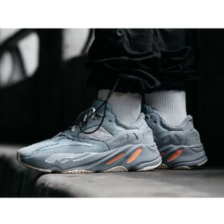 アディダス(adidas)の【buyer様専用】YEEZY BOOST 700 V2 INERTIA(スニーカー)