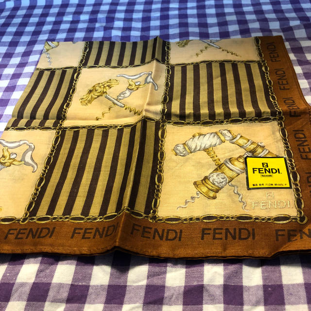 FENDI(フェンディ)の新品  FENDI  フェンディ  ハンカチ コルク抜き柄 レディースのファッション小物(ハンカチ)の商品写真