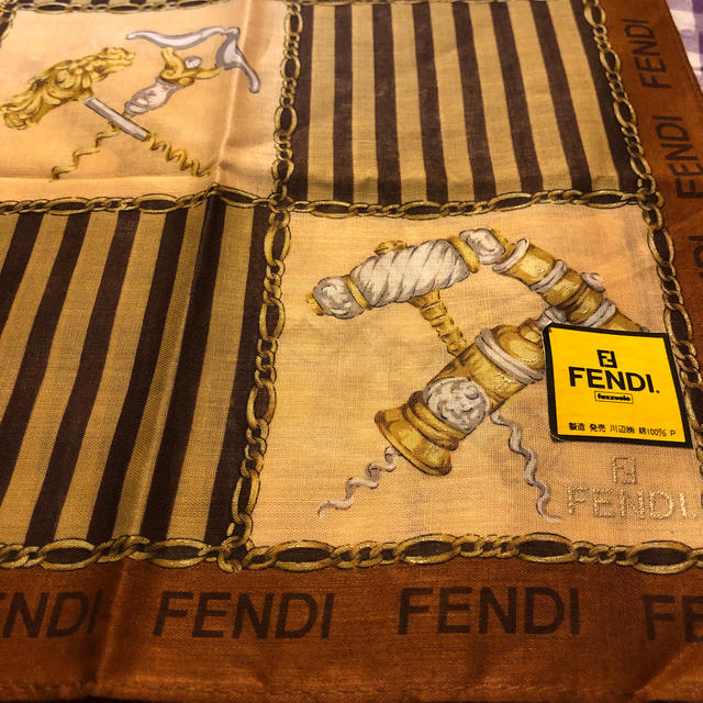 FENDI(フェンディ)の新品  FENDI  フェンディ  ハンカチ コルク抜き柄 レディースのファッション小物(ハンカチ)の商品写真