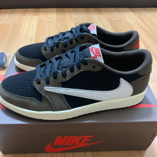 TRAVIS SCOTT × AIR JORDAN 1 LOW 27 トラヴィス