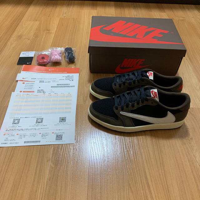 NIKE(ナイキ)のTRAVIS SCOTT × AIR JORDAN 1 LOW 27 トラヴィス メンズの靴/シューズ(スニーカー)の商品写真