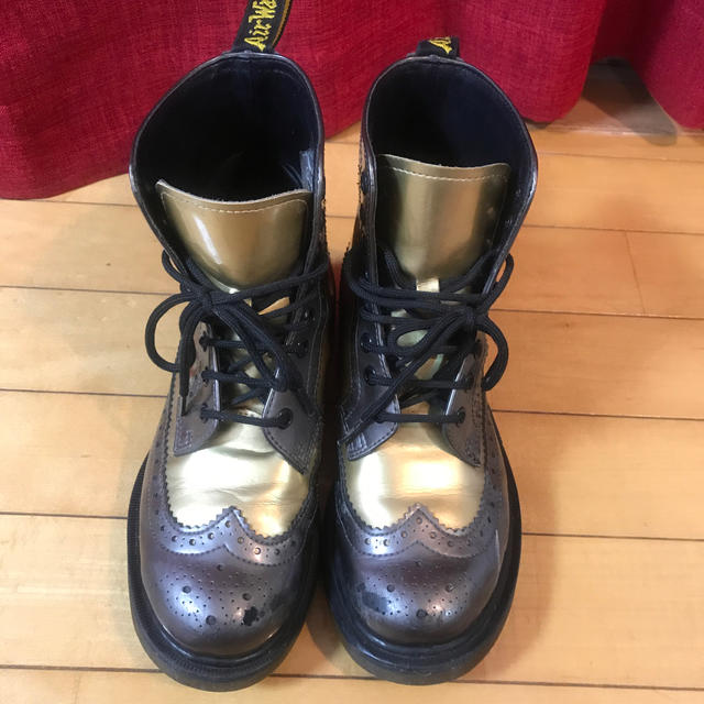 Dr.Martens(ドクターマーチン)のDr.Martens ゴールド 8ホール レディースの靴/シューズ(ブーツ)の商品写真