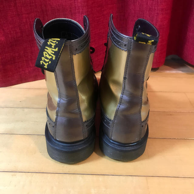 Dr.Martens(ドクターマーチン)のDr.Martens ゴールド 8ホール レディースの靴/シューズ(ブーツ)の商品写真