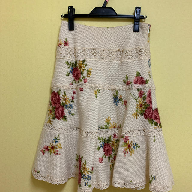 NARUMIYA INTERNATIONAL(ナルミヤ インターナショナル)の花柄×レース スカート レディースのスカート(ひざ丈スカート)の商品写真