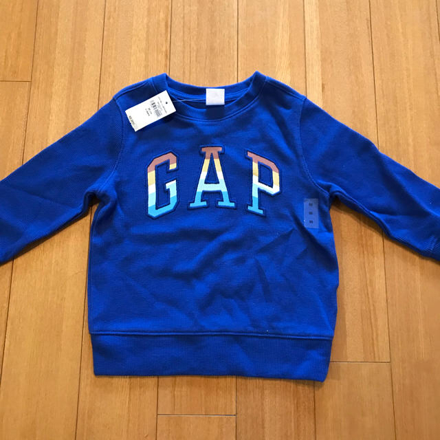 GAP(ギャップ)のつっち様専用GAPトレーナー【新品未使用】 キッズ/ベビー/マタニティのキッズ服男の子用(90cm~)(Tシャツ/カットソー)の商品写真