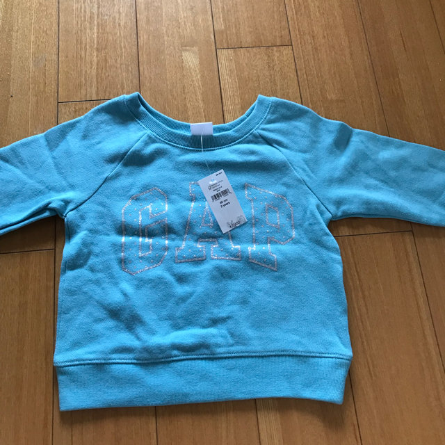 GAP(ギャップ)のつっち様専用GAPトレーナー【新品未使用】 キッズ/ベビー/マタニティのキッズ服男の子用(90cm~)(Tシャツ/カットソー)の商品写真