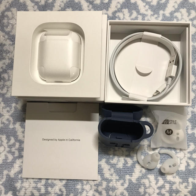 airpods with charging case