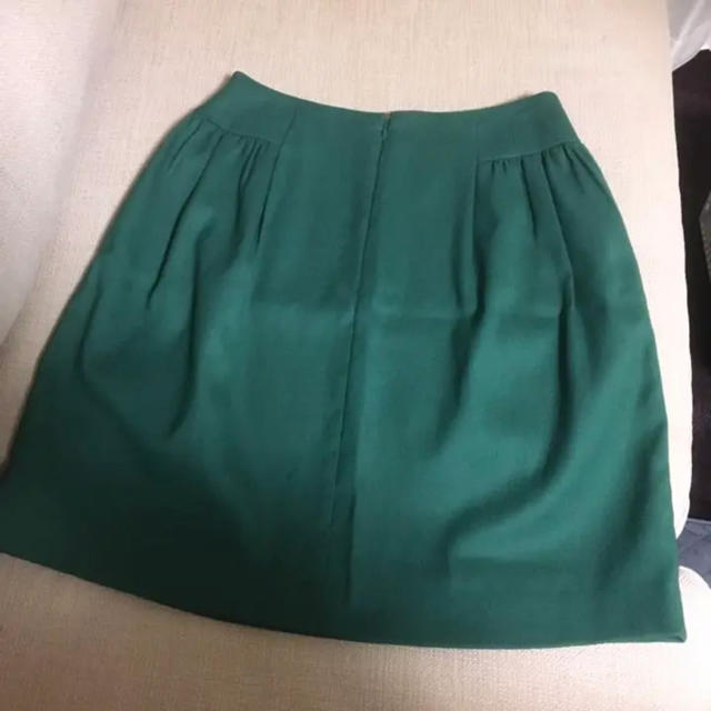 TOMORROWLAND(トゥモローランド)のBALLSEY グリーンスカート レディースのスカート(ひざ丈スカート)の商品写真