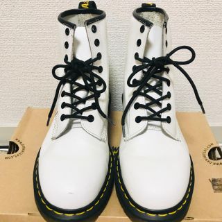 ドクターマーチン(Dr.Martens)の【美品】ドクターマーチン 8ホール ブーツ 白 UK7(ブーツ)