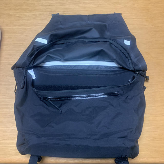 ARC'TERYX(アークテリクス)のARC’TERYX LEAF Courier Bag 15 日本未発売 美品 メンズのバッグ(メッセンジャーバッグ)の商品写真