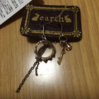 アースミュージックアンドエコロジー(earth music & ecology)のearth ピアス(ピアス)