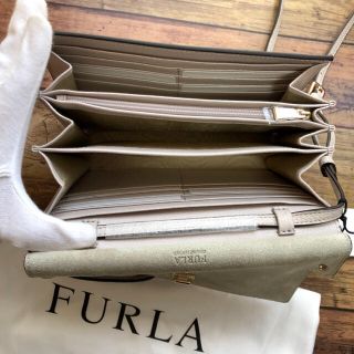 ＊＊新品＊＊FURLA 日本未入荷の一番人気の定番ハンドバッグ！〜LAデザイン