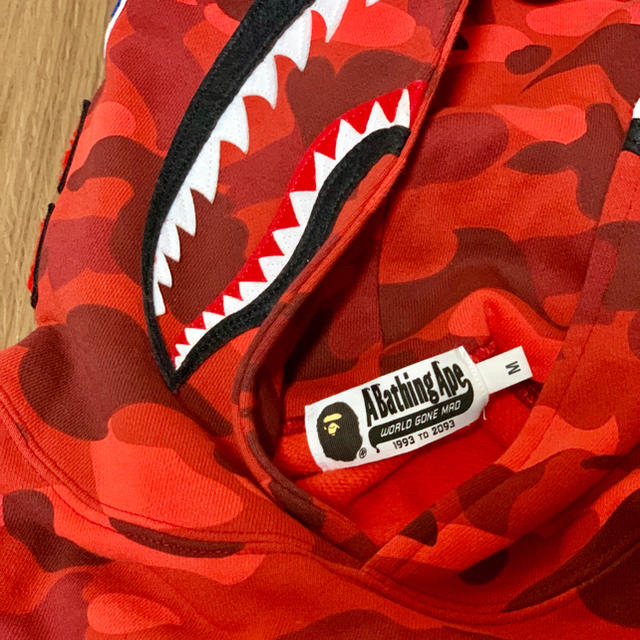 A BATHING APE(アベイシングエイプ)のBATHING APE エイプ カモシャーク SHARK プルオーバーパーカー メンズのトップス(パーカー)の商品写真