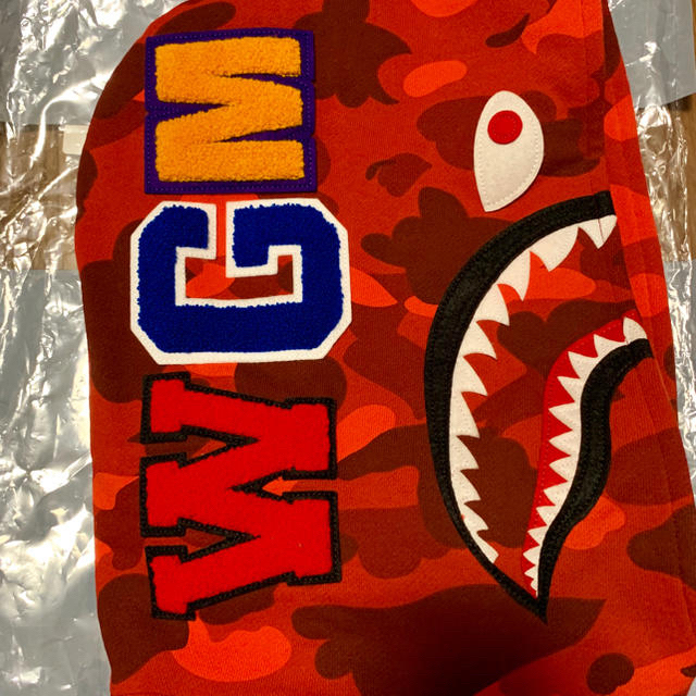 A BATHING APE(アベイシングエイプ)のBATHING APE エイプ カモシャーク SHARK プルオーバーパーカー メンズのトップス(パーカー)の商品写真