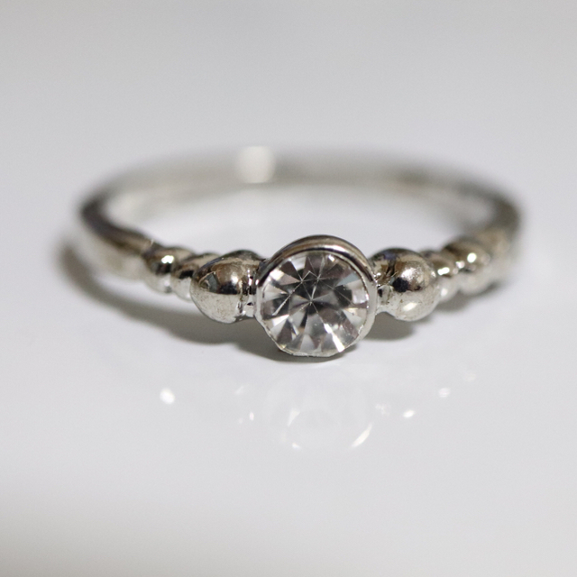 即購入OK【AR018】アンティークデザインシルバーカラーリング指輪 レディースのアクセサリー(リング(指輪))の商品写真