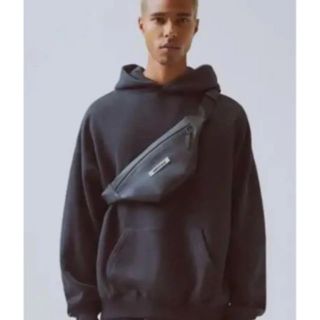 フィアオブゴッド(FEAR OF GOD)のFOG Essentials Sling Bag ウエストポーチ 黒 ブラック(ウエストポーチ)