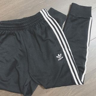 アディダス(adidas)のラインパンツ(スラックス)