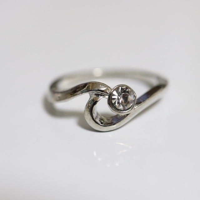 即購入OK【AR002】アンティークデザインシルバーカラーリング指輪 レディースのアクセサリー(リング(指輪))の商品写真