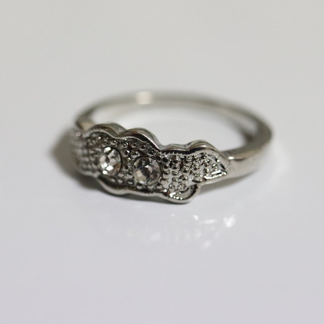 即購入OK【AR016】アンティークデザインシルバーカラーリング指輪 レディースのアクセサリー(リング(指輪))の商品写真