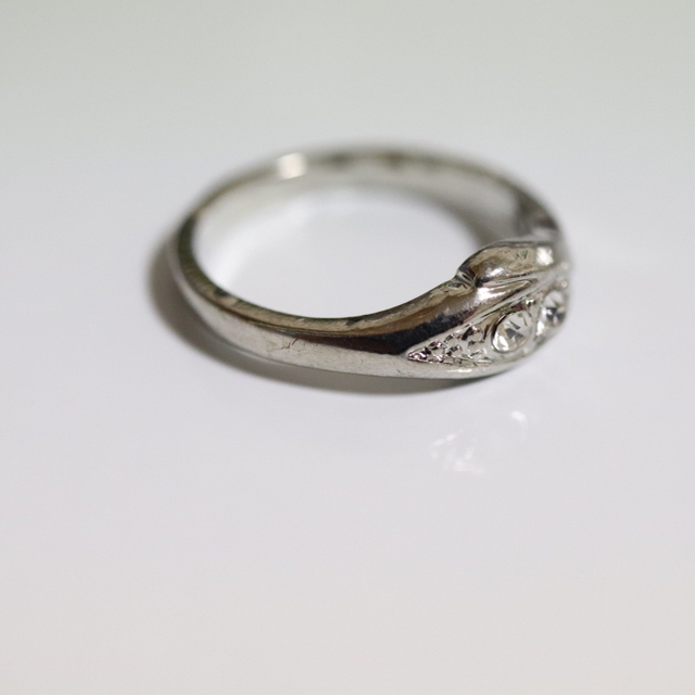 即購入OK【AR006】アンティークデザインシルバーカラーリング指輪 レディースのアクセサリー(リング(指輪))の商品写真