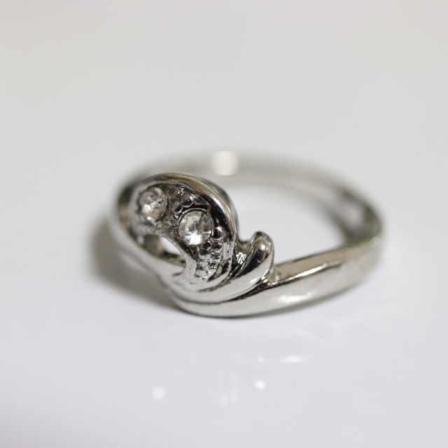 即購入OK【AR005】アンティークデザインシルバーカラーリング指輪 レディースのアクセサリー(リング(指輪))の商品写真