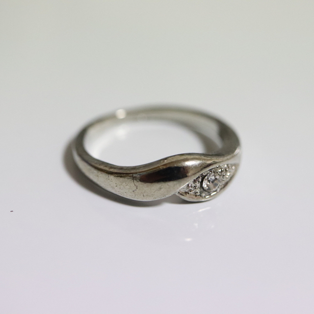 即購入OK【AR008】アンティークデザインシルバーカラーリング指輪 レディースのアクセサリー(リング(指輪))の商品写真