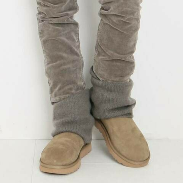 UGG CLASSIC MINI 1