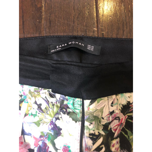 zara 花柄クロップドパンツ レディースのパンツ(クロップドパンツ)の商品写真