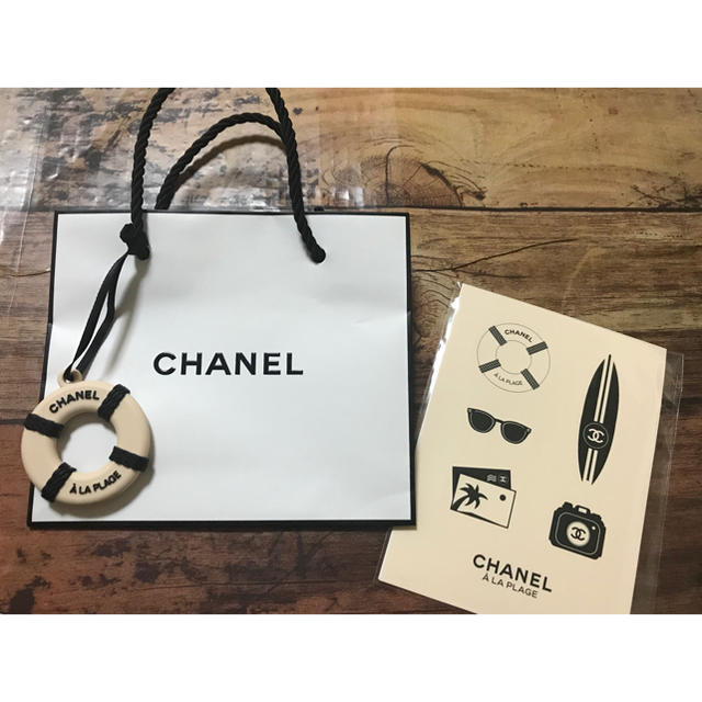 CHANEL(シャネル)のCHANEL ノベルティ チャーム 浮き輪 ステッカー レディースのアクセサリー(チャーム)の商品写真