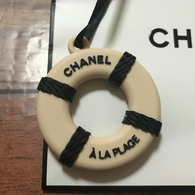 CHANEL(シャネル)のCHANEL ノベルティ チャーム 浮き輪 ステッカー レディースのアクセサリー(チャーム)の商品写真