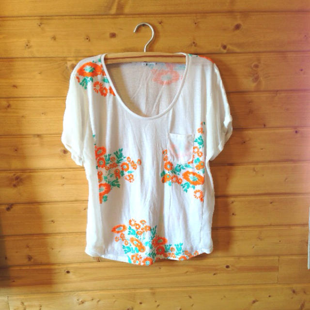 MERCURYDUO(マーキュリーデュオ)の花柄トップス レディースのトップス(Tシャツ(半袖/袖なし))の商品写真