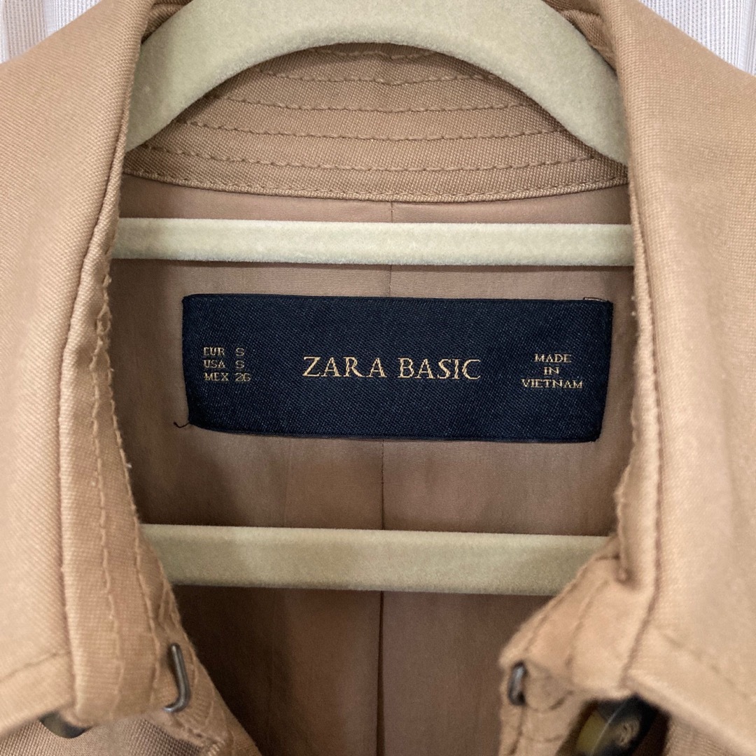 ZARA(ザラ)のZARA BASICザラトレンチコートS(M相当)ベージュ レディースのジャケット/アウター(トレンチコート)の商品写真