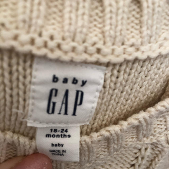 babyGAP(ベビーギャップ)の美品 ギャップ ベビー ケーブルニット ワンピース キッズ/ベビー/マタニティのベビー服(~85cm)(ワンピース)の商品写真