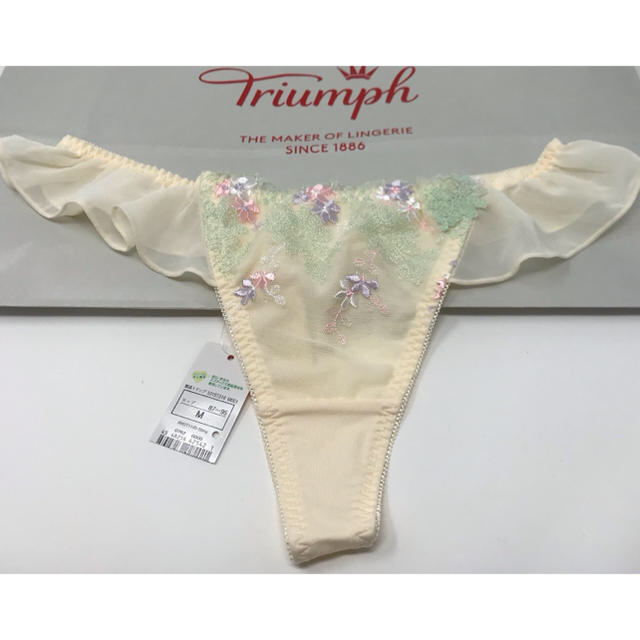 Triumph(トリンプ)のM 新品 トリンプ Tバック 花柄 まとめ割りあり レディースの下着/アンダーウェア(ショーツ)の商品写真